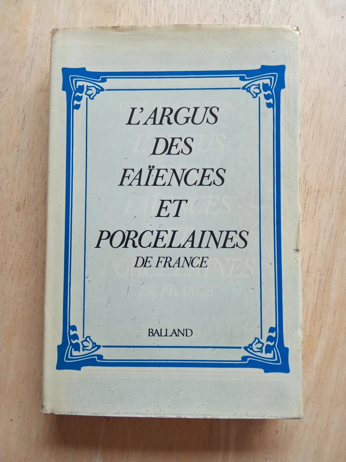 L'argus des faïences et porcelaines de France, par Inès d'Ormesson